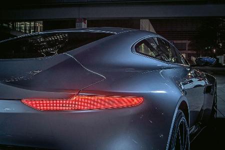 Aston Martin DB10 - Ausfahrt - James Bond - Sportwagen - V8