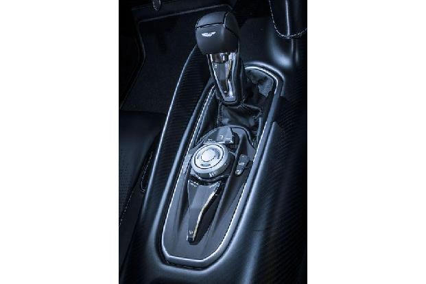 Aston Martin DB10 - Ausfahrt - James Bond - Sportwagen - V8