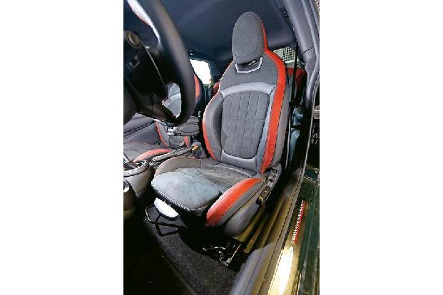 Mini John Cooper Works, Fahrersitz