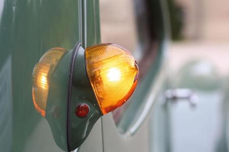 Bugatti 57 C Vanvooren, Seitenblinker