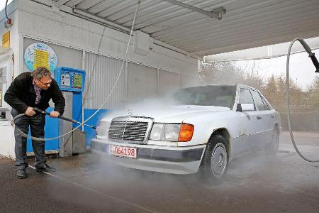 Mercedes-Benz 250 D, Waschstrae