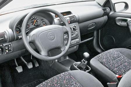 Opel Tigra 1.6i 16V, Cockpit