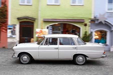 Mercedes 200, Seitenansicht