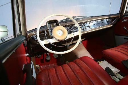 Mercedes 200, Cockpit