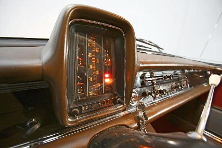 Mercedes 200, Anzeigeinstrumente