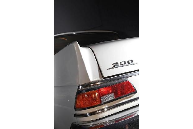 Mercedes 200, Typenbezeichnung, Heckleuchte