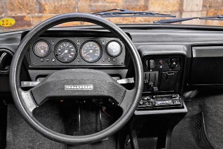 Skoda 105 L, Lenkrad, Rundinstrumente