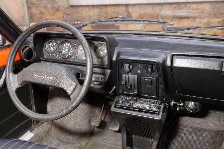 Skoda 105 L, Cockpit