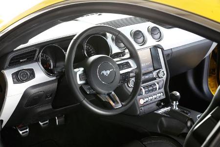 Ford Mustang GT 5.0 Ti-VCT V8, Cockpit