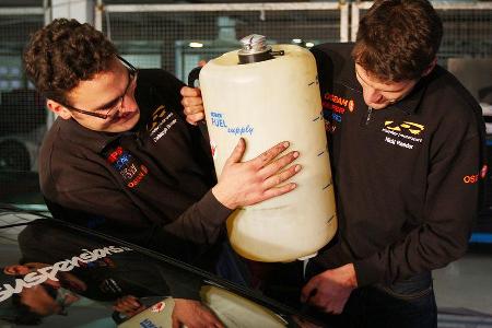 Zwischendurch die Luft aus dem Tank lassen ist angebracht. Die etlichen schnellen Runden fordern auch hier ihren Tribut.