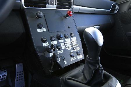 Durch Umlegen eines Schalters auf der Mittelkonsole lässt sich der Motor während der Fahrt auf Generatorbetrieb umpolen.