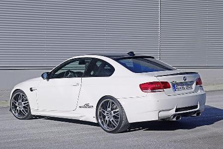 Den Vierliter-V8 aus dem M3 haben die Tuner aus Aachen dank optimierter Abgasanlage und Motronic um 50 PS auf 470 PS gekitzelt.