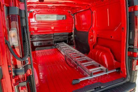 Nissan NV300 Schriftzug