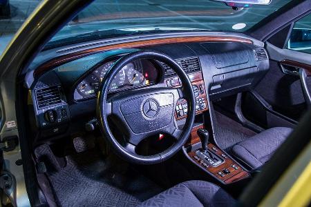 Mercedes C 180, Cockpit