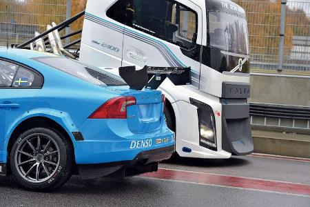Volvo Iron Knight vs Volvo S60 Polestar WTCC