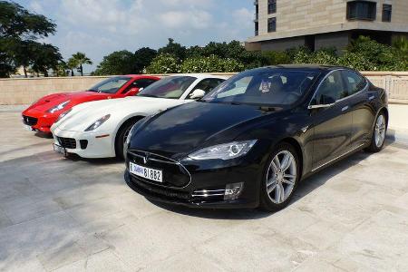 Tesla Model S - GP Abu Dhabi - Carspotting 2015
