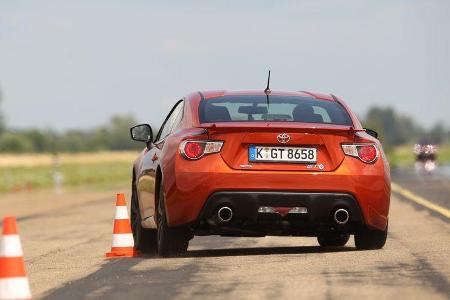 Toyota GT 86, Heckansicht, Slalom
