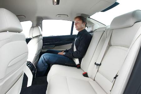 BMW 750d x-Drive, Rücksitze, Beinfreiheit