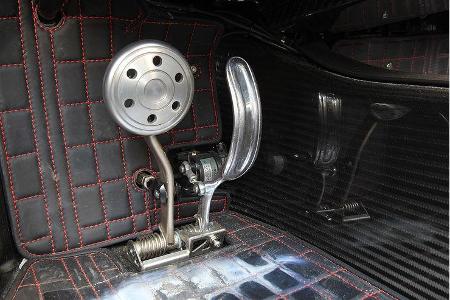 Pagani Zonda Cinque Roadster, Pedale