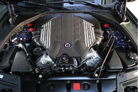 BMW Alpina B5 Biturbo, Motor, V8