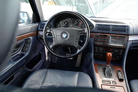 Youngtimer-Fahrbericht-BMW-740i-Interieur