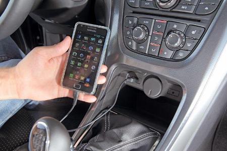 Praxistest, Opel Astra Sportstourer 1.4 Turbo, iPod, Mittelkonsole