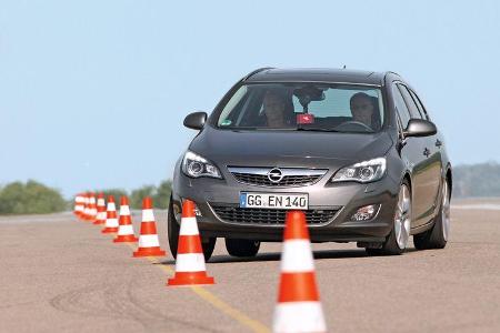 Praxistest, Opel Astra Sportstourer 1.4 Turbo, Slalom, Pylonen