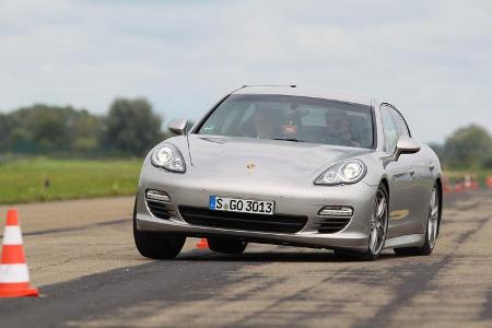 Porsche Panamera Diesel, Front, Slalom
