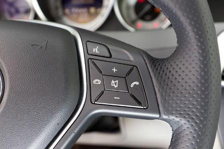 Mercedes C 180 CDI T Avantgarde, Lenkradbedienknöpfe