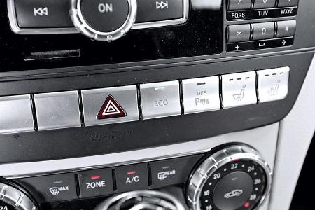 Mercedes C 180 CDI T Avantgarde, Knöpfe