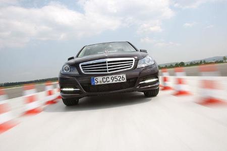Mercedes 250 CDI, Frontansicht, Testgelände