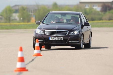 Mercedes 250 CDI, Frontansicht, Parcours, Hütchen