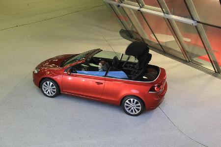 VW Golf Cabrio 1.4 TSI, Seitenansicht, Verdeck öffnet sich