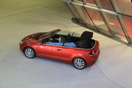 VW Golf Cabrio 1.4 TSI, Seitenansicht, Verdeck öffnet sich