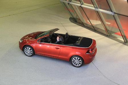 VW Golf Cabrio 1.4 TSI, Seitenansicht, Verdeck öffnet sich, Abschluss