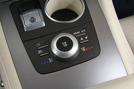 Aston Martin Rapide Mittelkonsole