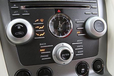 Aston Martin Rapide Mittelkonsole