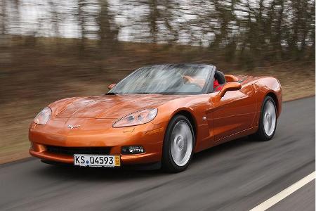 Ein Achtzylinder-Sportwagen ab 65.290 Euro, das Cabrio für kaum 10.000 Euro mehr.