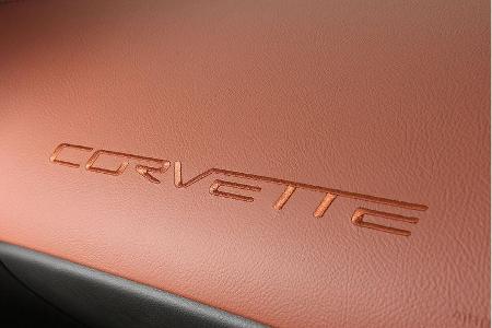 Die Arme machen es sich auf den Ablagen bequem.