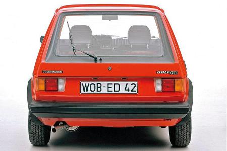 Die erste Generation kennzeichneten die schmalen Rückleuchten.