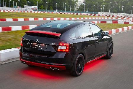 Skoda Atero Fahrt hinten Seite