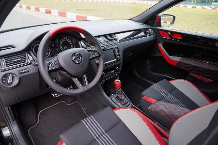 Skoda Atero Innenraum vorne ohne Fahrer