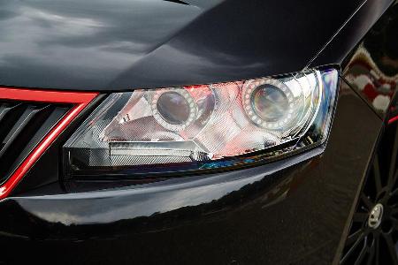 Skoda Atero Scheinwerfer