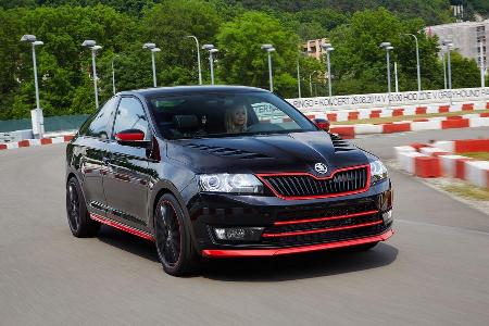 Skoda Atero fahrend vorne Seite ohne Beleuchtung