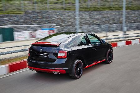 Skoda Atero fahrend hinten Seite ohne Beleuchtung