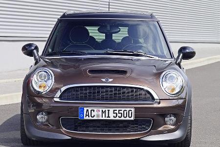 Zum Zubehör gehört ein Frontspoiler.