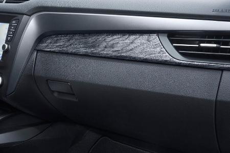 Toyota Avensis 2.0D-4D Touring Sports, Dekore