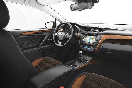 Toyota Avensis 2.0D-4D Touring Sports, Dekore