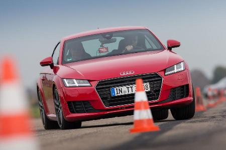 Audi TT 2.0 TFSI, Frontansicht, Slalom