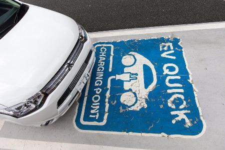 Mitsubishi Outlander PHEV, Schnellladestation